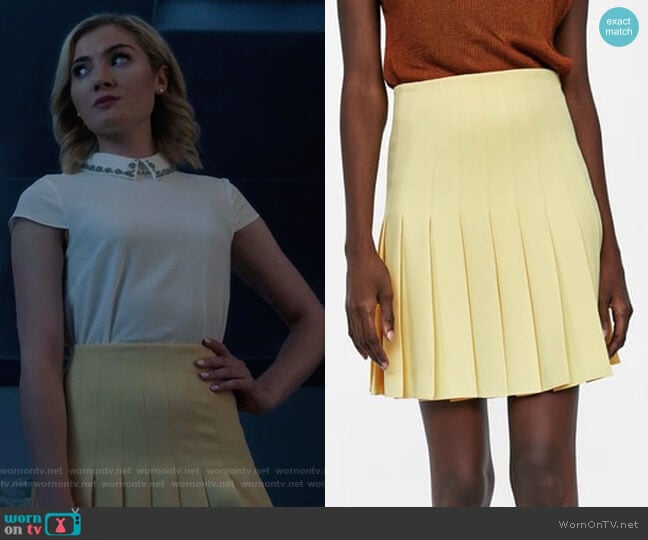 Box Pleat Skirt by Zara worn by The Frost Sisters (Skyler Samuels) on The Gifted