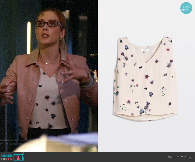 Babaton Murphy Blouse worn by Felicity Smoak (Emily Bett Rickards) on Arrow