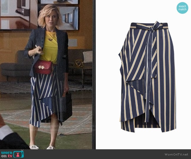 Bcbgmaxazria Striped Asymmetrical Pencil Skirt worn by Claire Dunphy (Julie Bowen) on Modern Family