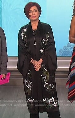 Sharon’s black floral robe on The Talk