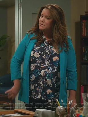 Katie's blue open blazer on American Housewife