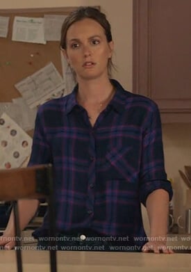 Angie's blue and pink plaid shirt on Single Parents