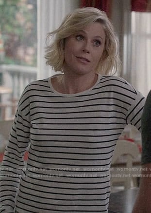 Claire's striped long sleeve tee on Modern Family