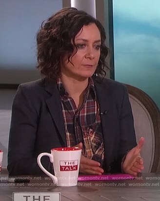 Sara's plaid distressed shirt on The Talk