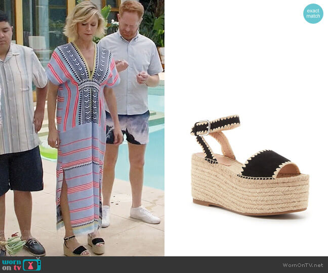 Pour La Victoire Ria Sandals worn by Claire Dunphy (Julie Bowen) on Modern Family