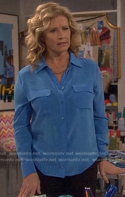 Vanessa's blue button down blouse on Last Man Standing