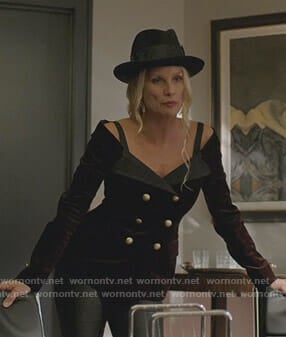 Alexis’s brown off-shoulder blazer on Dynasty