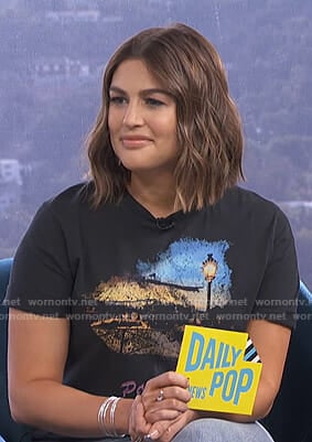 Carissa’s black graphic tee on E! News Daily Pop