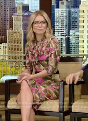 Kelly's pink fig print dress on Live with Kelly and Ryan