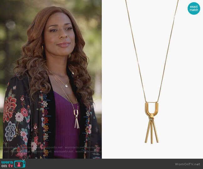 Madewell Curvelink Pendant Necklace worn by Poppy (Kimrie Lewis) on Single Parents