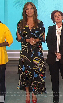 Carrie’s black floral wrap dress on The Talk