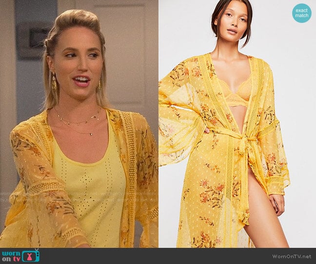 Free People Sunkissed Ruffle Kimono worn by Mandy Baxter (Molly McCook) on Last Man Standing