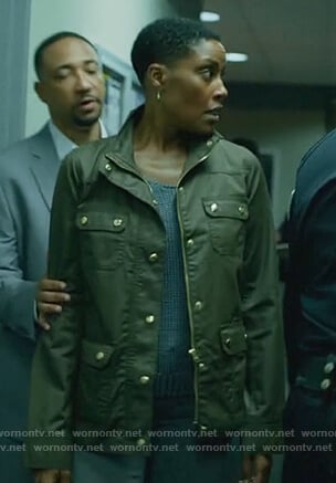 Lynn's brown utility jacket on Black Lightning