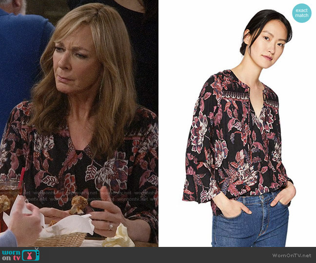 Lucky Brand Floral Border Top worn by Bonnie Plunkett (Allison Janney) on Mom