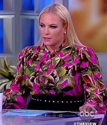 Meghan’s pink fig print blouse on The View
