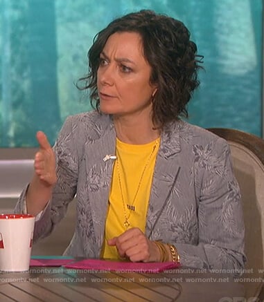 Sara’s yellow taxi print tee on The Talk