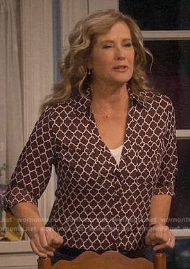 Vanessa's quaterfoil print shirt on Last Man Standing