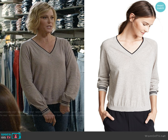 Velvet Zanna Sweater worn by Claire Dunphy (Julie Bowen) on Modern Family