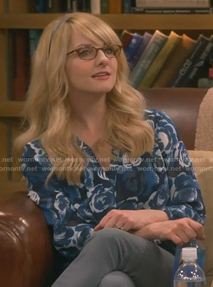 Bernadette’s blue rose print blouse on The Big Bang Theory