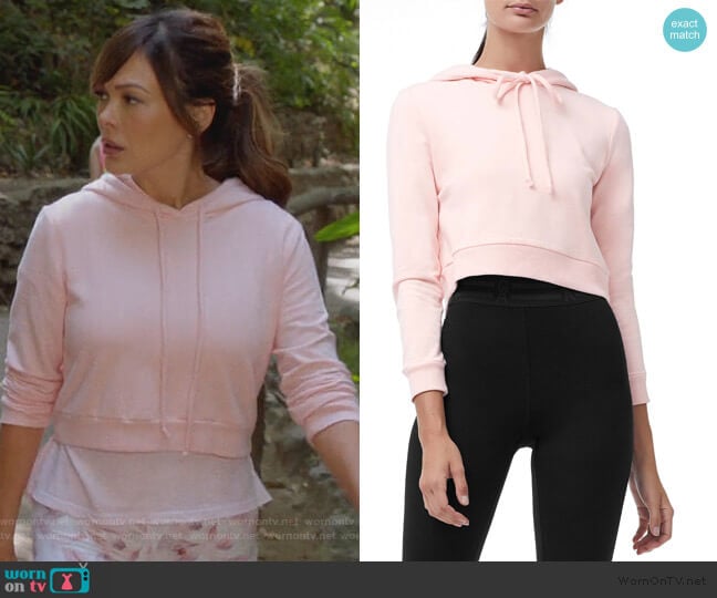 Crop Hoodie by Good American worn by Camille (Lindsay Price) on Splitting Up Together