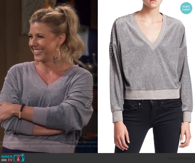 Tapes Cropped V-Neck Sweatshirt by IRO worn by Stephanie Tanner (Jodie Sweetin) on Fuller House