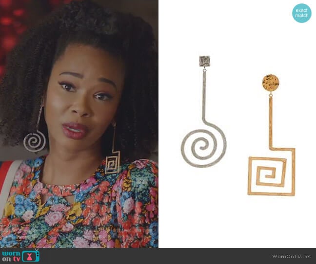  La Spirale gold and silver-tone earrings by Jacquemus worn by Monica Colby (Wakeema Hollis) on Dynasty