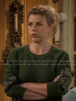 Stephanie's green embroidered sweatshirt on Fuller House