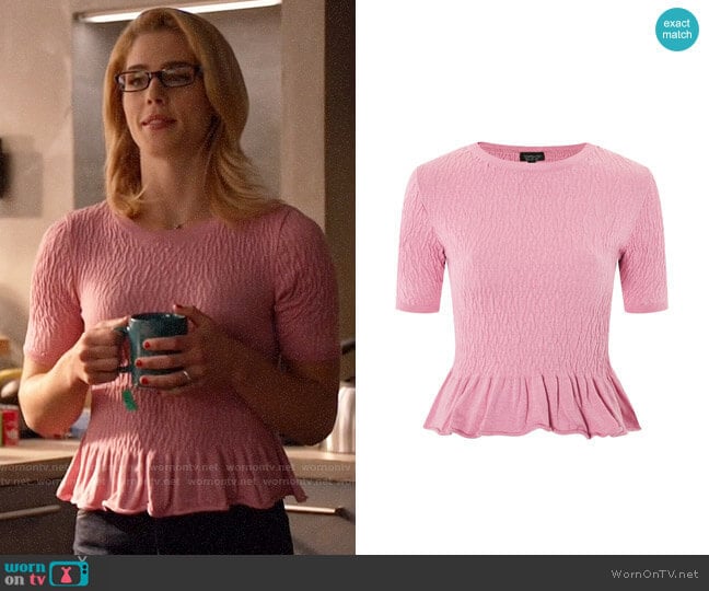 Topshop Shirred Knitted T-shirt worn by Felicity Smoak (Emily Bett Rickards) on Arrow