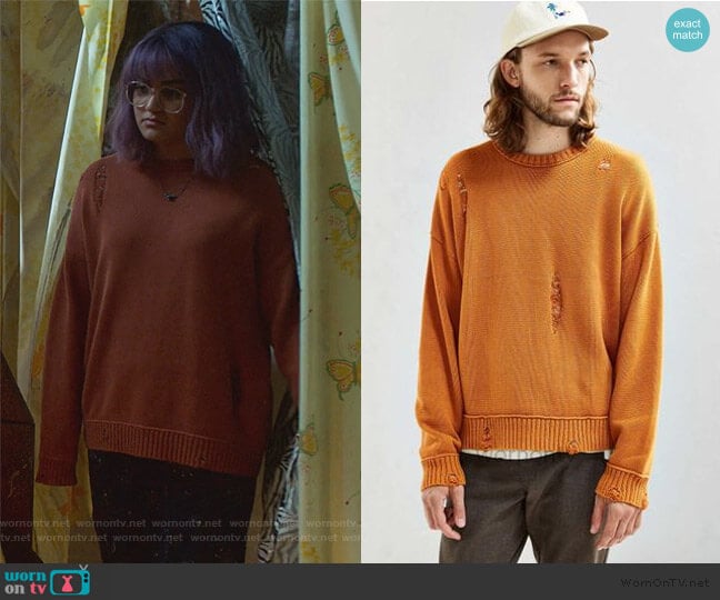 Distressed Sweater by Urban Outfitters worn by Gert Yorkes (Ariela Barer) on Marvels Runaways