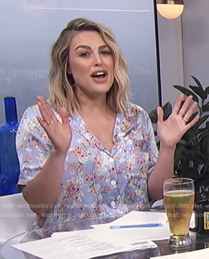 Carissa’s purple floral short sleeve shirt on E! News Daily Pop