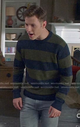 Luke's green and navy striped sweater on Modern Family