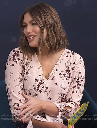 Carissa’s pink floral v-neck top on E! News Daily Pop
