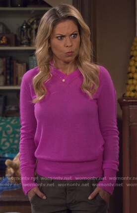 DJ's pink sweater and star sneakers on Fuller House