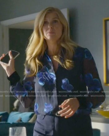 Debra's blue floral blouse on Dirty John