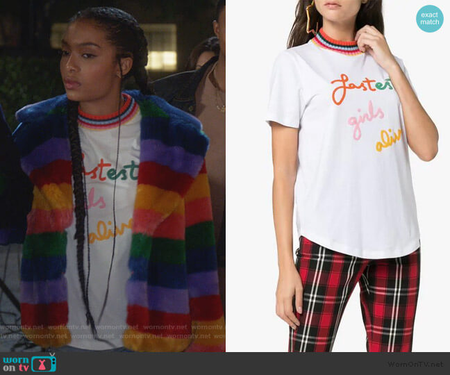 Fastest Girls Alive print cotton t-shirt by Mira Mikati worn by Zoey Johnson (Yara Shahidi) on Grown-ish