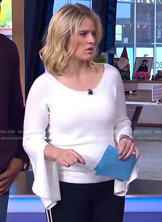 Sara’s white ribbed slit sleeve top on GMA Day