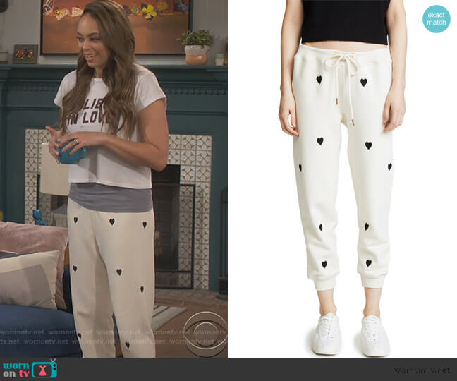 The Cropped Sweatpants by The Great worn by Claire (Amber Stevens West) on Happy Together