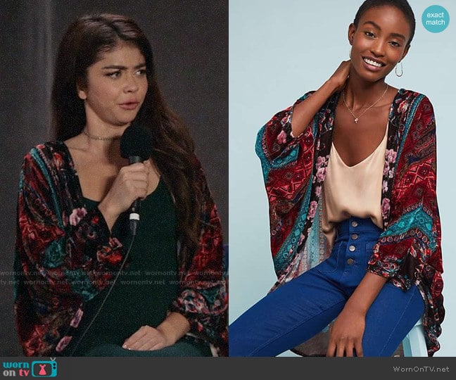 Anthropologie Winchester Floral Kimono worn by Haley Dunphy (Sarah Hyland) on Modern Family