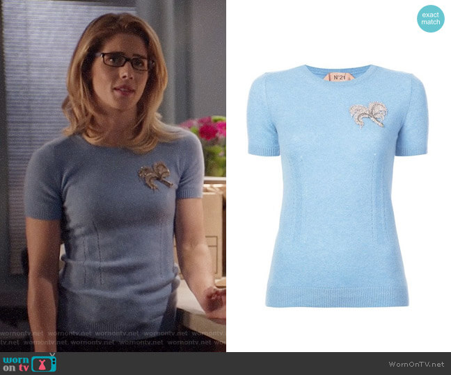 No.21 Embellished Short Sleeve Sweater worn by Felicity Smoak (Emily Bett Rickards) on Arrow