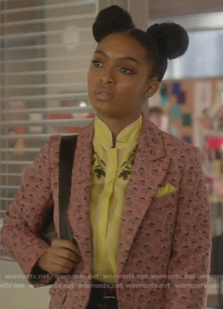 Zoey’s pink floral blazer on Grown-ish