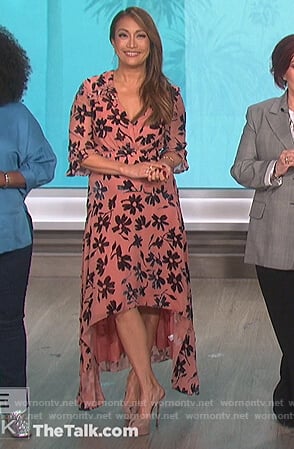 Carrie’s pink floral maxi dress on The Talk