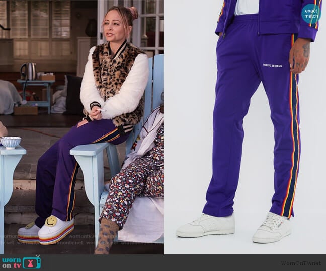 Endurance Trackpants by Twelve Jewels worn by Nicole Richie on Grace and Frankie