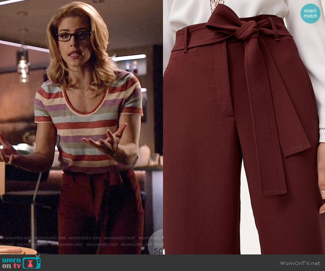 Aritzia Wilfred Jallade Pants worn by Felicity Smoak (Emily Bett Rickards) on Arrow