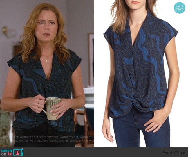 Twist Front Knot Top by Trouve worn by Lena (Jenna Fischer) on Splitting Up Together