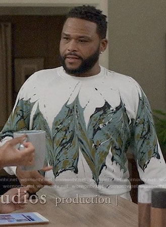 Andre’s paint print sweatshirt on Black-ish