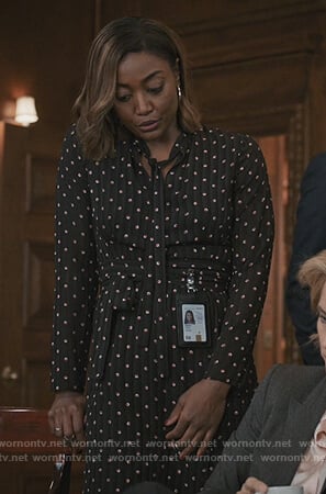 Daisey's black pleated print dress on Madam Secretary