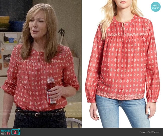 Caslon Patterned Split Neck Shirt worn by Bonnie Plunkett (Allison Janney) on Mom