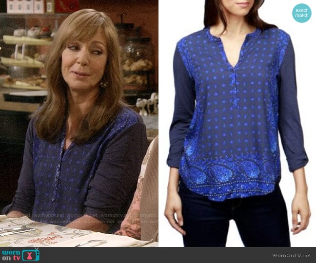 Lucky Brand Printed Henley worn by Bonnie Plunkett (Allison Janney) on Mom