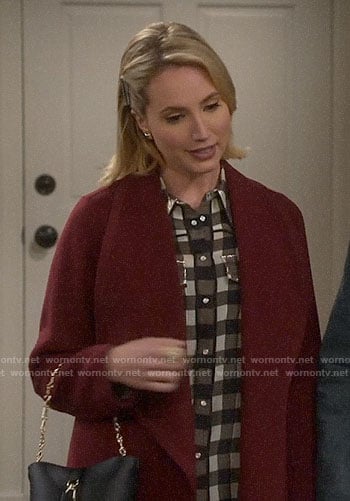 Mandy's checked shirt on Last Man Standing