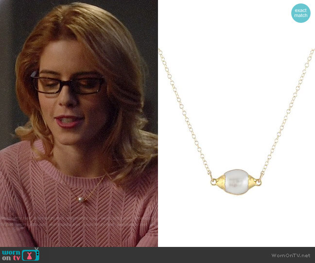 Peggy Li Simple Pearl Necklace worn by Felicity Smoak (Emily Bett Rickards) on Arrow